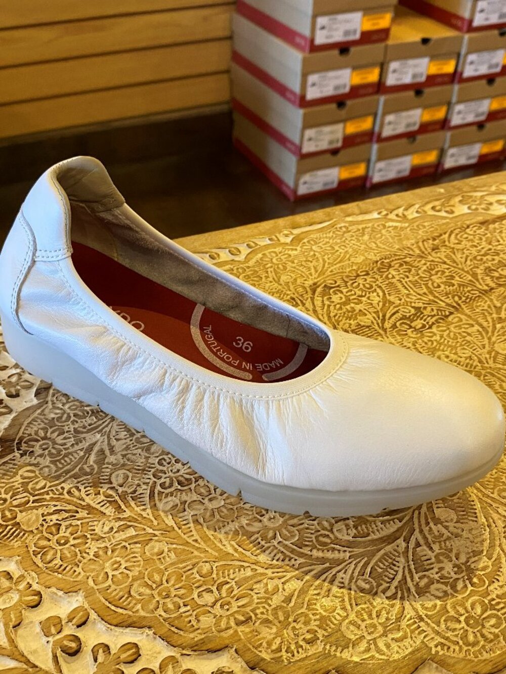 Saydo - Filbert Off White - Multiple Sizes (NEW W/ BOX)